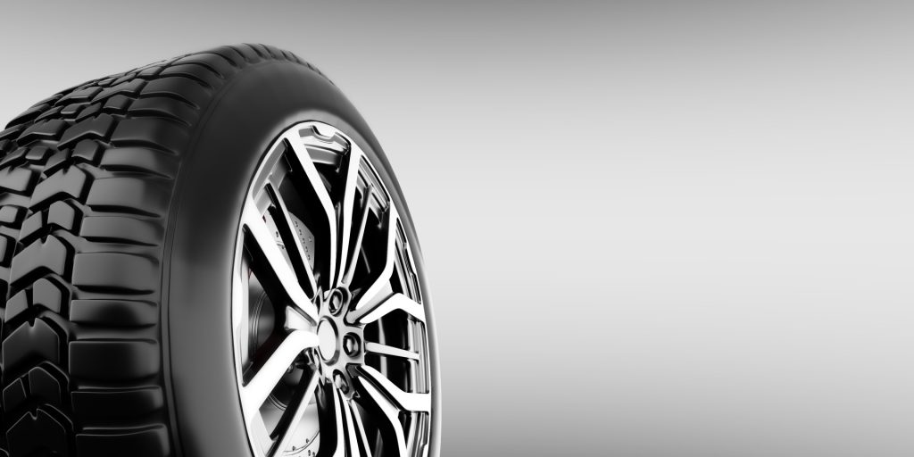 Ett däck från michelin som snart ska sättas på en bil.